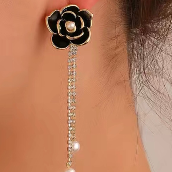 Camellia Earrings - Picture 2 of 3